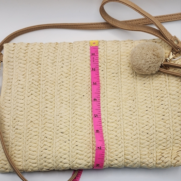 Elegant Cream Woven Crossbody Bag - Picture 6 of 6